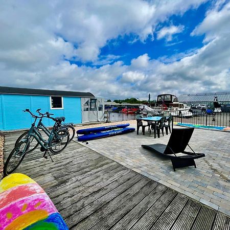 Island Sleeping Hotel Aalsmeer Exterior photo